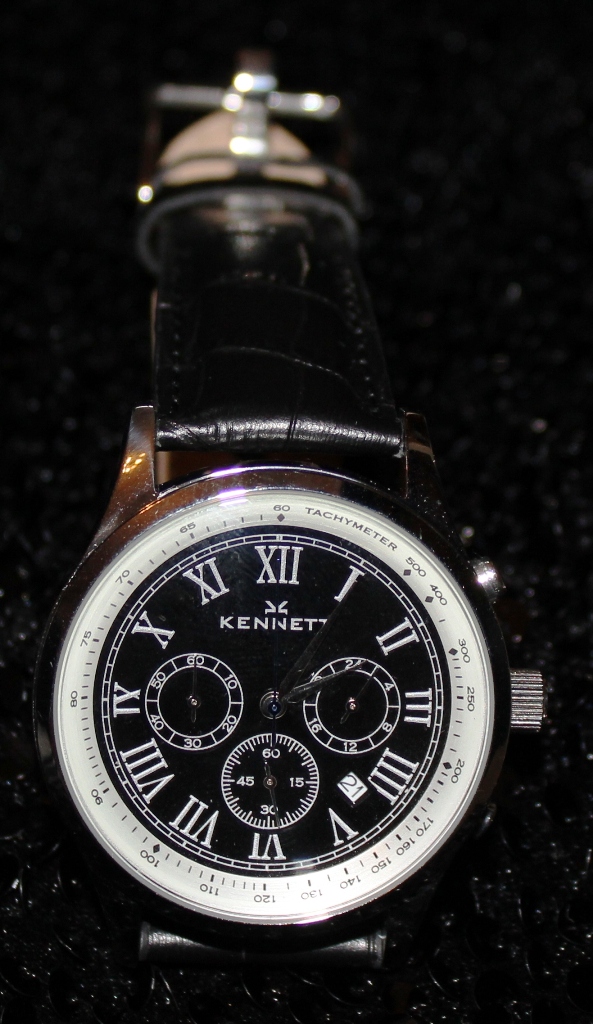 Tom Kennett Savro Watch 10